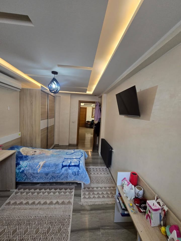 A vendre un duplex S+3 avec piscine à Menzah 9C