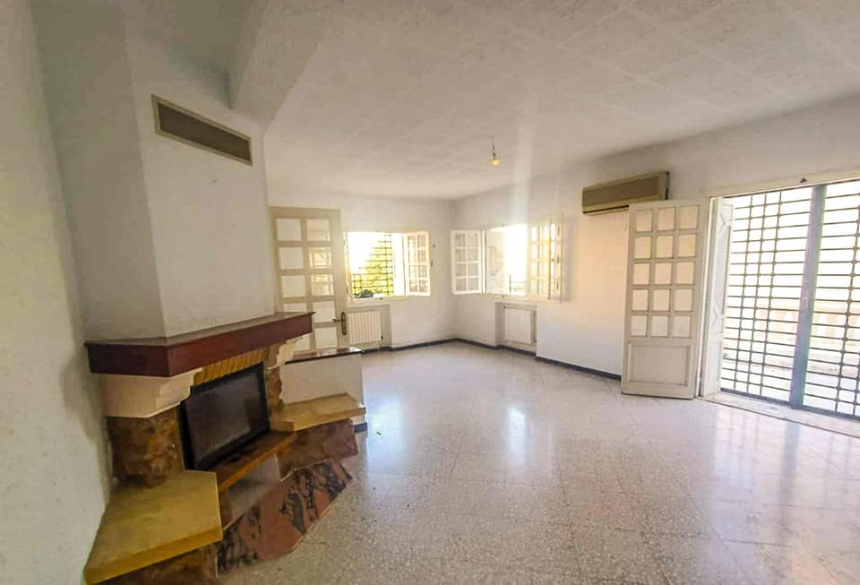 🏡 À VENDRE – Villa à Menzeh 9B 📐 Terrain : 482 m² | 🧱 Bâti : 600 m² 📄 T.F. 💰 Prix : 1 080 000 D