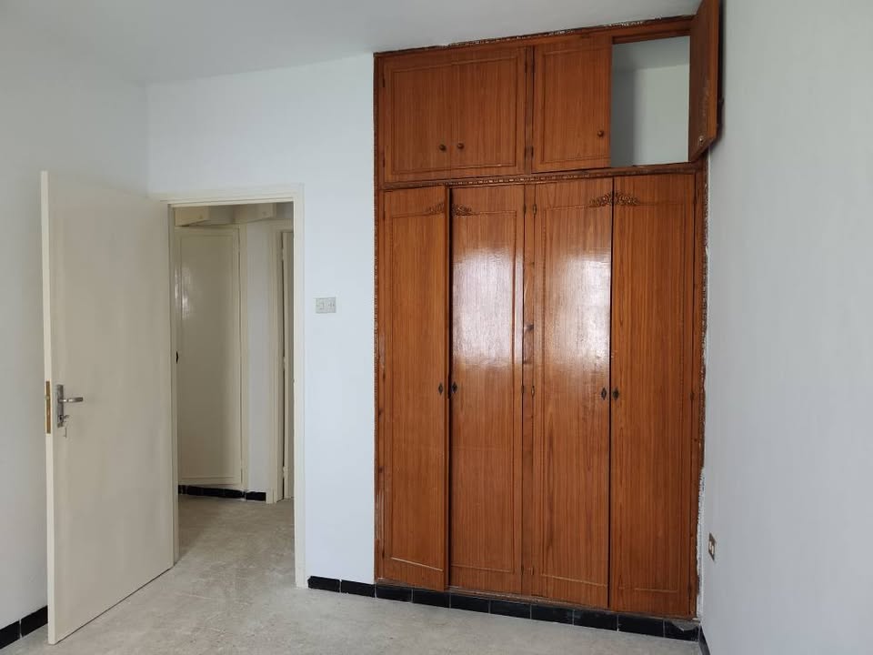 A vendre S+2 à khaznadar