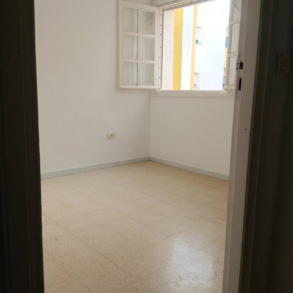 A vendre appartement S +2 Nour jaafar Ariana 3 éme étage 92772635