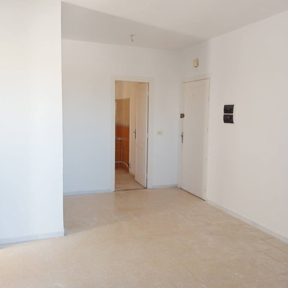 A vendre appartement S +2 Nour jaafar Ariana 3 éme étage 92772635