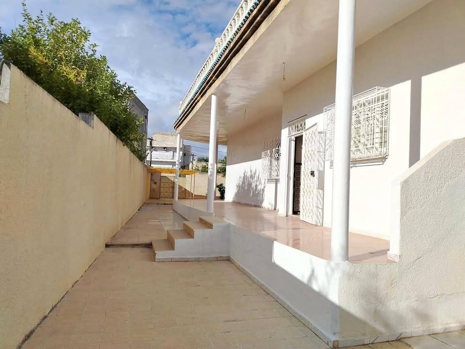 Maison rdc s+3 [ r+2 ] la marsa