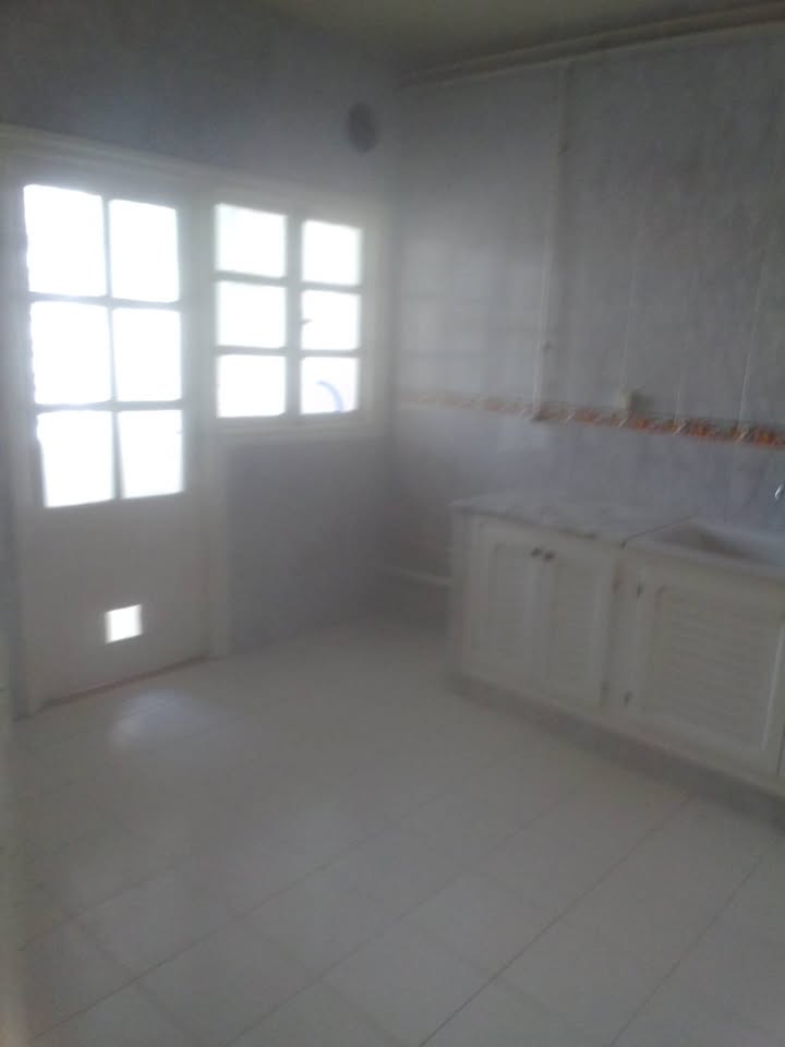 Avendre Appartement avec titre foncier Rce Elyès